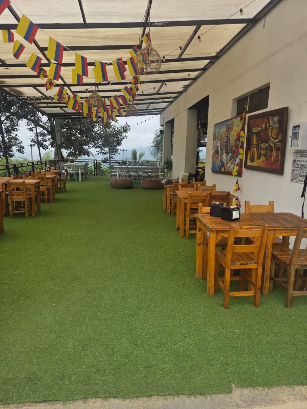 Terraza salón · 70 personas